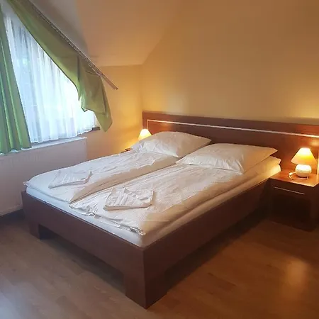 فندق مبيت وإفطار U Andzi